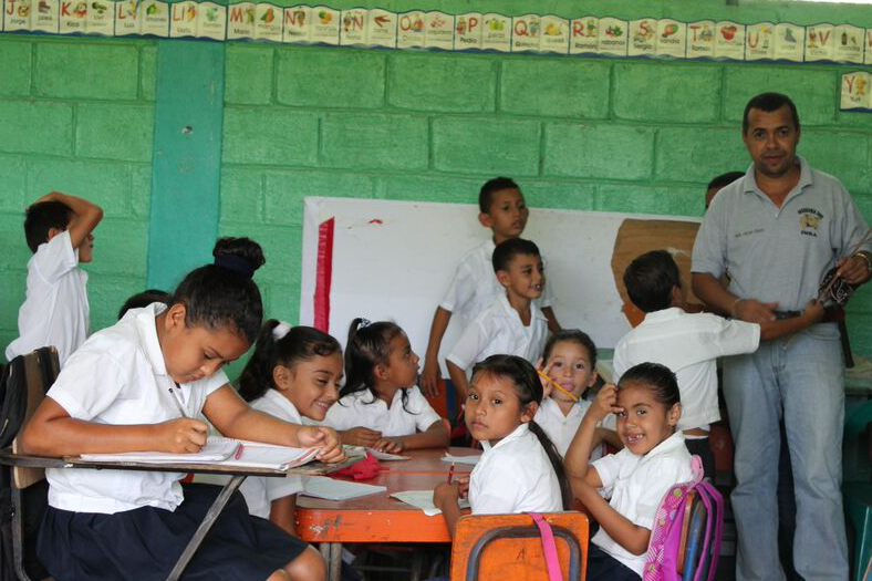 Schoolkinderen in Panama-dorp. 