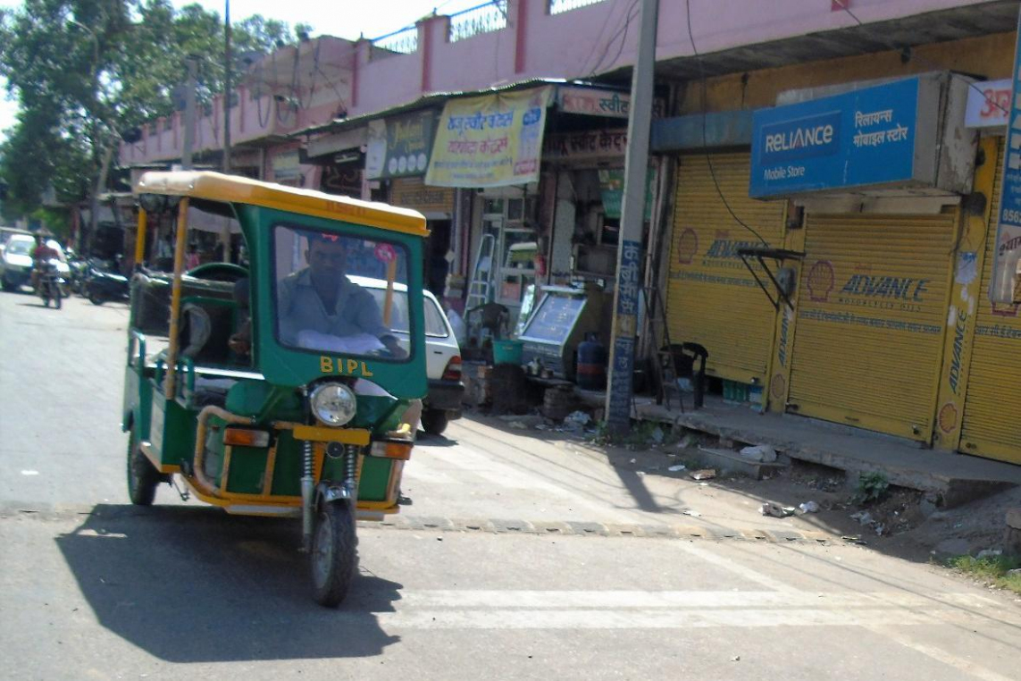 In Jaipur zijn steeds meer elektrische tuk-tuks te vinden