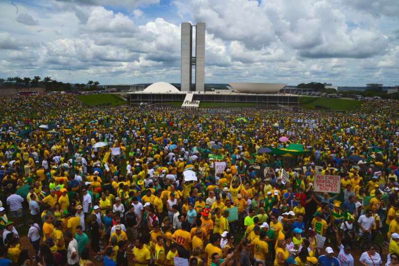 Duizenden Brazilianen kwamen in 2015 in verschillende steden op straat om te protesteren tegen het grootschalige corruptieschandaal rond Petrobras