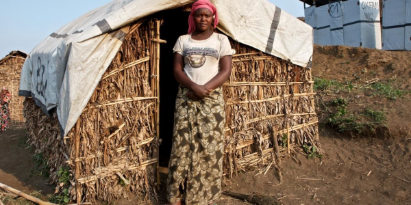 Vluchtelingenkamp in Katale (Masisi). In dit hutje woont Sifa (18) sinds november 2012.